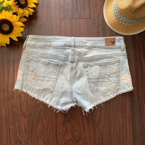 American Eagle Light Denim Stretch Shorts with Lace Size 6 Small Medium - Picture 4 of 5
